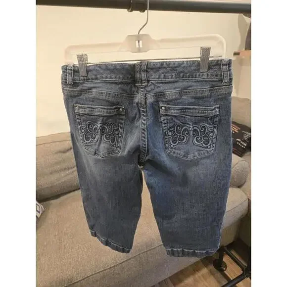 White House Black Market Denim Capri Shorts - Size 6 - Picture 3 of 4